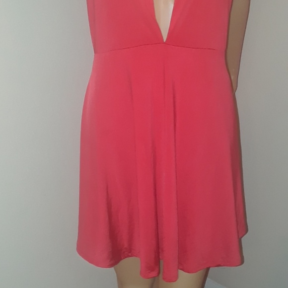 NBD the XNAVEN twins Backless Plunge Dress - Picture 3 of 5